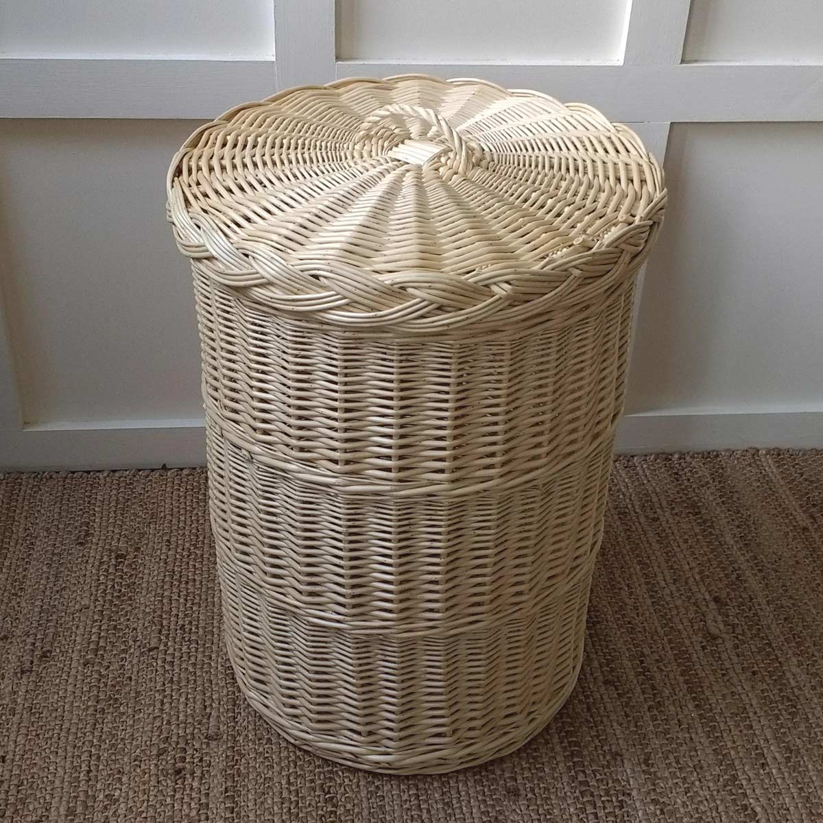 Alaska On the verge Well educated basket with a lid decorate slice ...